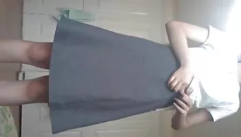 Letonia Hottie se burla de sus fanáticos tocando su panal