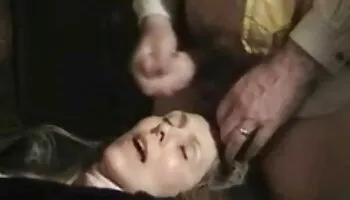 Masajeando a mi madrastra