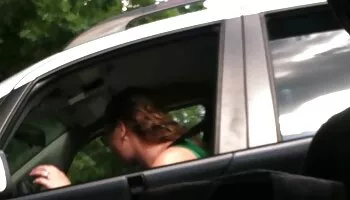 Konatsu Aozona disfruta de una polla en su coño asiático peludo