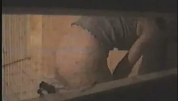 La deliciosa BBW Moon Baby llega al orgasmo con una máquina de follar