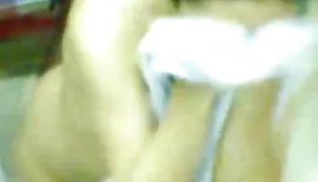 Kinky big titted mama obtiene un puño en el pie