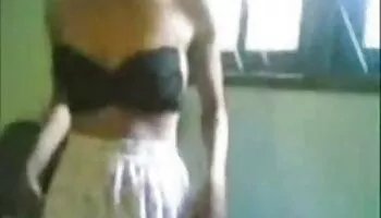 Loca masturbación hardcore por adolescente de aspecto inocente