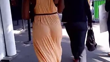 Lola es dominada y azotada