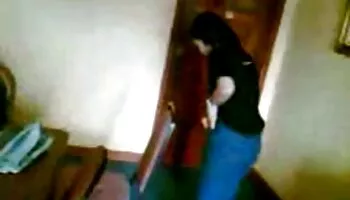 Lucky basterd en el baño con dos chicas calientes