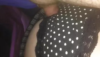 La puta latina Luz hace que sus tetas reboten