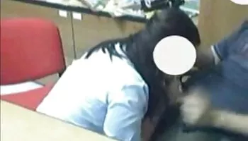 Nena lesbiana cachonda haciendo su amante maduro