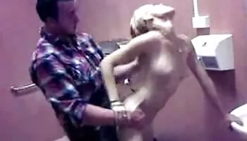 Lady Dee los ama muy grandes y rompe sus récords anteriores para Porn18.com