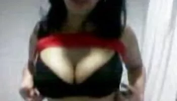 Pareja letona hace una posición sexual múltiple en la cámara