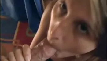 La belleza japonesa, Huwari, está lista para una follada salvaje