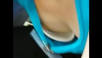 Transexual latina juega con su gran polla